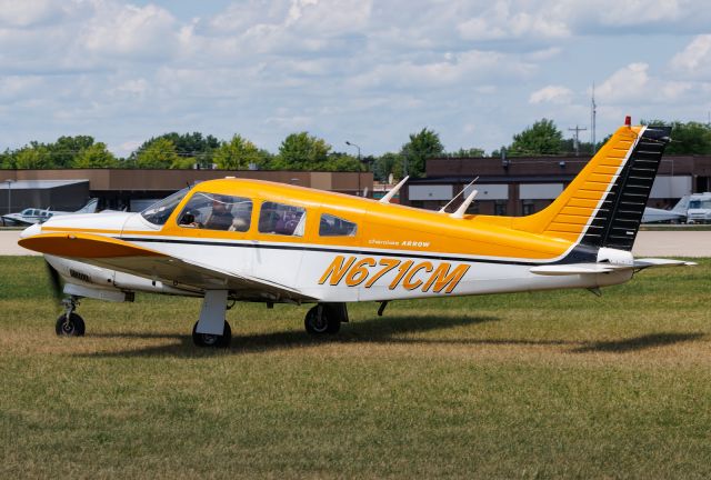 Piper Cherokee Arrow (N671CM)