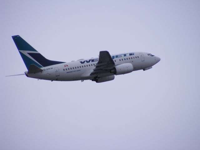 BOEING 737-600 (C-GWJU) - overcast day