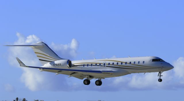 Bombardier Global Express (G-OUEG)