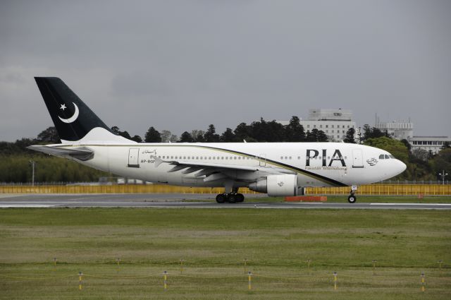 Airbus A310 (AP-BGP) - Departure at NRT Airport R/W16R on 2012/04/30