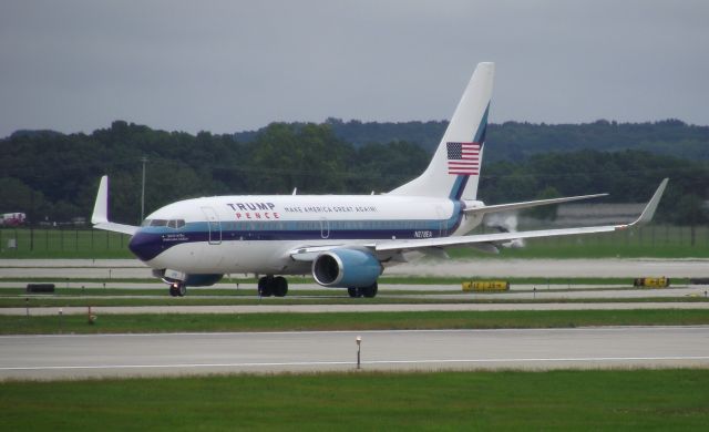 Boeing 737-700 (N278EA)