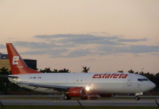 BOEING 737-400 (XA-EME)