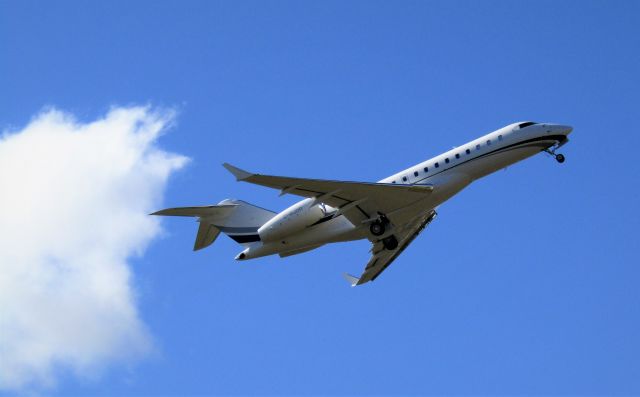 ZLIN Z-242 (C-GJOR)
