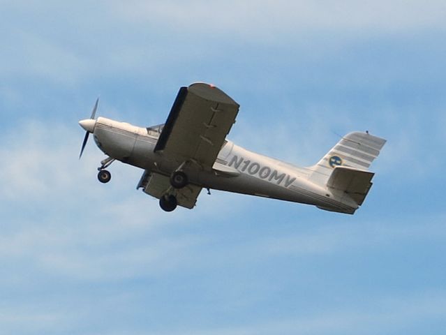 Cessna Skyhawk (N100MV) - Take off runway 17. Climbs very steep.