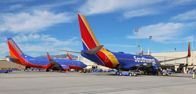 Boeing 737-700 (N765SW) - The old livery and the new livery are side-by-side at KRNOs Concourse B in this snap taken as N762SW is just about to push and N765SW is being prepped for an 11 AM departure to KSAN.