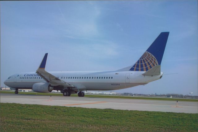 Boeing 737-800 (N33294)