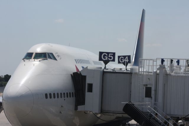 Boeing 747-400 (N675NW)