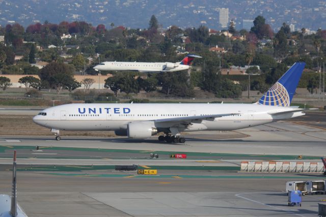 Boeing 777-200 (N772UA)