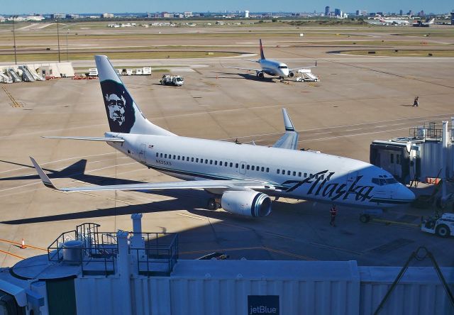 Boeing 737-700 (N625AS) - Alaska 737-790 N625AS seen from the skylink over the E terminal at DFW on Oct 30, 2014. This aircraft was later converted to a BDSF in 2017 and has flown for their Air Cargo operation since then.