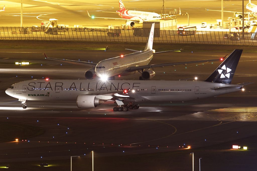 BOEING 777-300ER (B-16701)