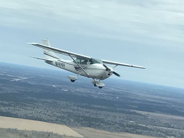 Cessna Skylane (N1424H) - N1424H