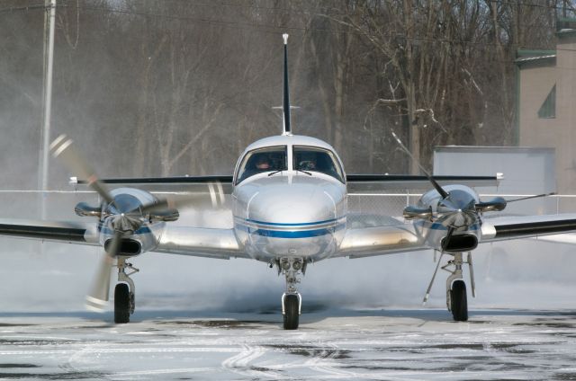 Piper Cheyenne 3 (N37TW) - One engine started, the other still in feather position.