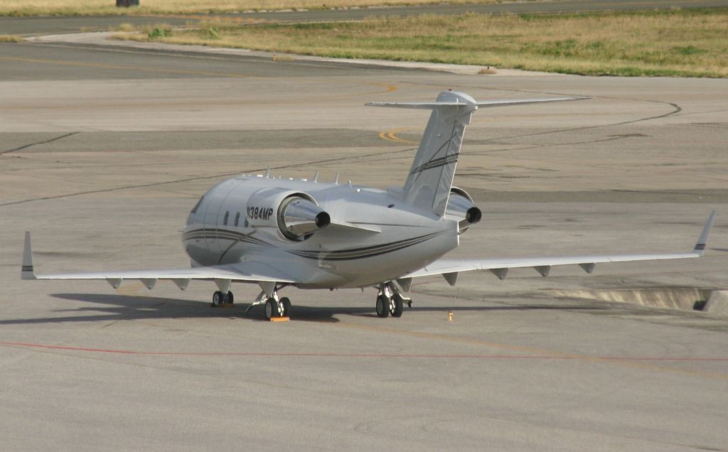 Canadair Challenger (N384MP)