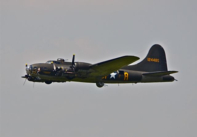 Boeing B-17 Flying Fortress (N3703G) - MEMPHIS BELLE