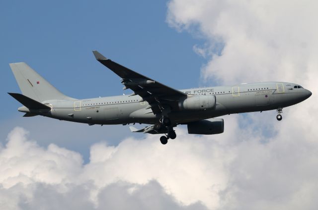 Airbus A330-200 (ZZ334)