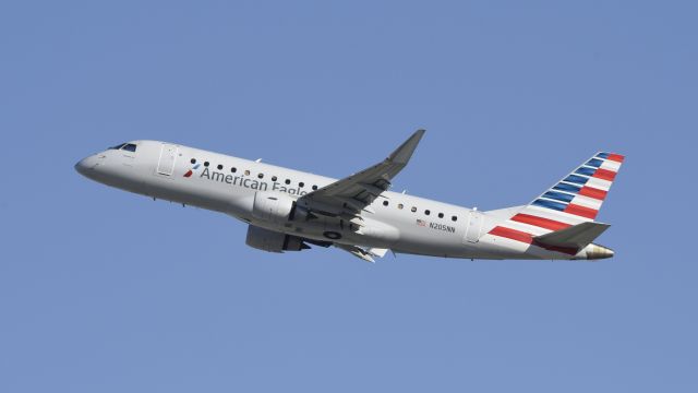 Embraer 175 (N205NN) - Departing LAX on 25R