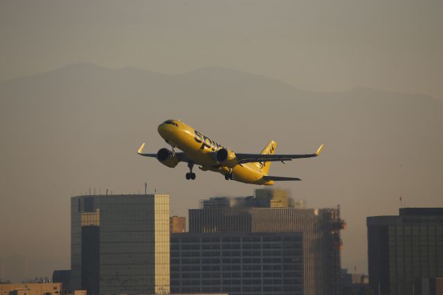 Airbus A320 (N916NK)