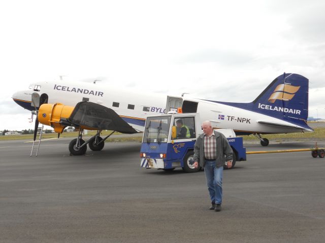 Douglas DC-3 (TF-NPK)