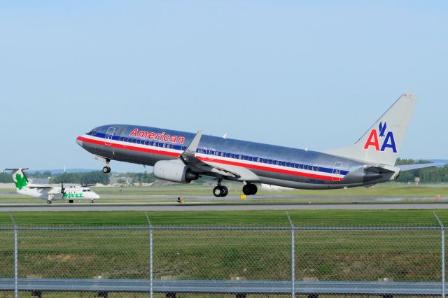 Boeing 737-800 (N864NN) - Taking off to DFW/KDFW.