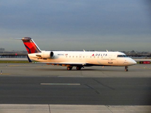 Canadair Regional Jet CRJ-200 (N8516C)