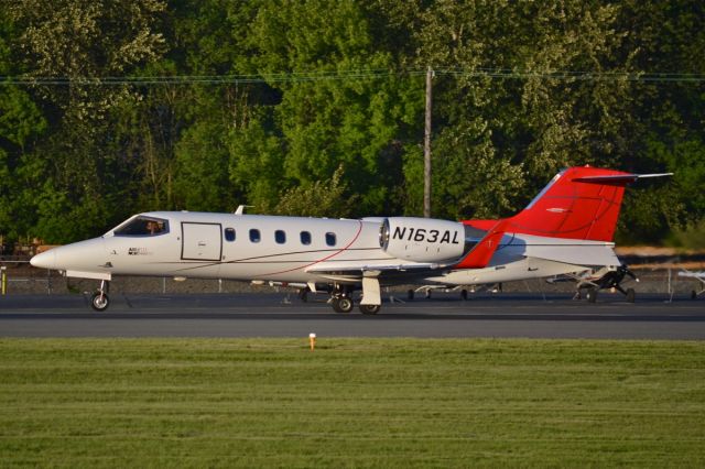 Learjet 31 (N163AL)