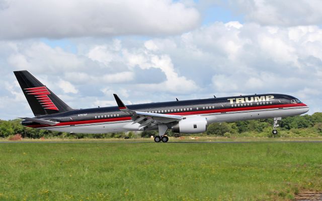 Boeing 757-200 (N757AF) - trump b757-2 n757af landing at shannon 22/7/17.