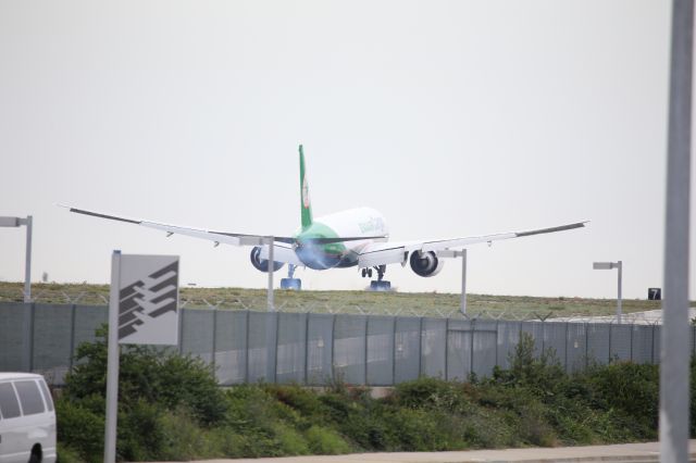 BOEING 777-200LR (B-16787)
