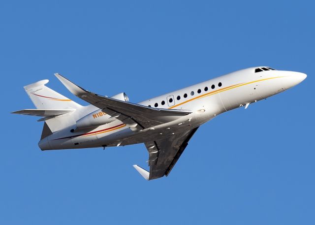 Dassault Falcon 900 (N18UD)