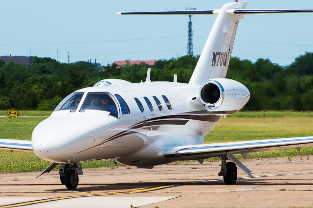 Cessna Citation CJ1 (N70GM) - Watching the local traffic during the FIFI event 5/21/17