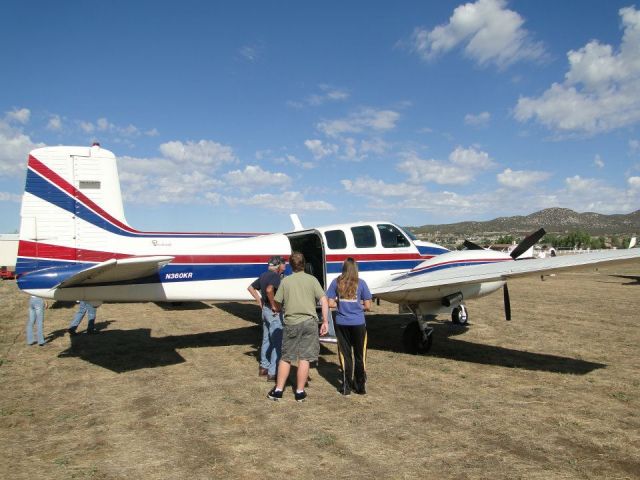 Beechcraft Twin Bonanza (N360KR)