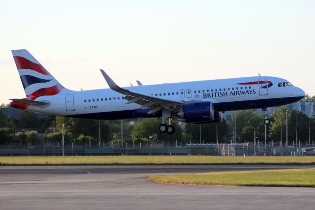 Airbus A320 (G-TTNC) - On short finals for rwy 09L on 12-Jun-18 operating flight BAW851 from EPWA.