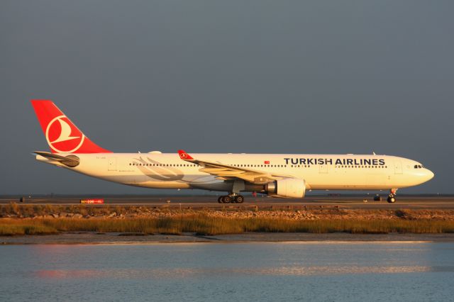 Airbus A330-300 (TC-JOG)