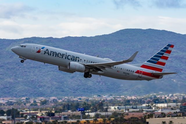 Boeing 737-800 (N960NN) - An American Airlines 737-800 taking off from PHX on 2/14/23. Taken with a Canon R7 and Canon EF 100-400 II L lens.