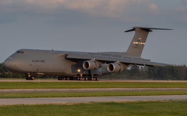 Lockheed C-5 Galaxy (86-0015) - A United States Air Force C-5M Galaxy greases it into EAA Air Venture 2019.