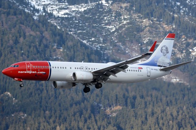 Boeing 737-800 (SE-RRG)
