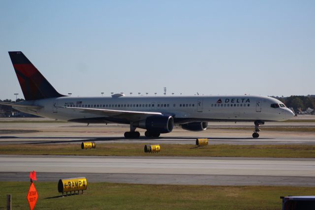 Boeing 757-200 (N673DL)