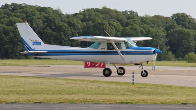 Cessna 152 (N157SK) - Taxiing to rwy 27 on 5/3/12...