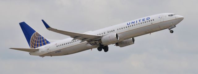 Boeing 737-900 (N79402)