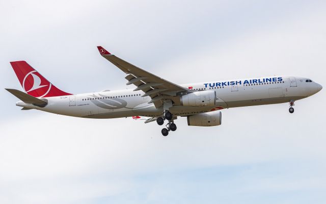 Airbus A330-300 (TC-LOD)
