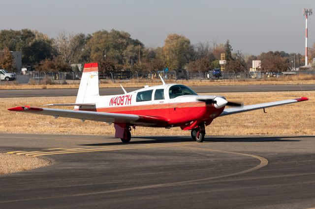 Mooney M-20 Turbo (N4087H)