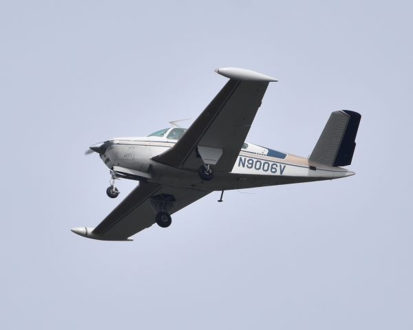 Beechcraft 35 Bonanza (N9006V)