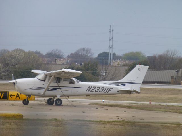 Cessna Skyhawk (N2330F)