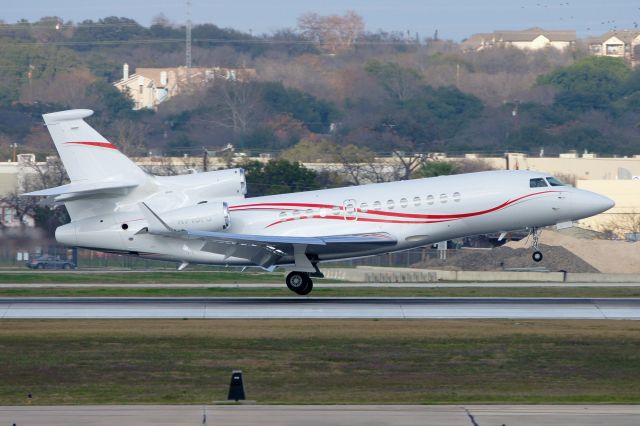 Dassault Falcon 7X (N715FJ) - 12R arrival.