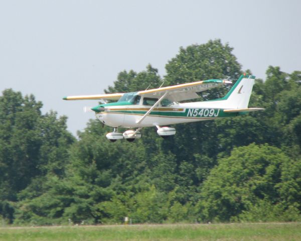 Cessna Skyhawk (N5409J) - at Queen City