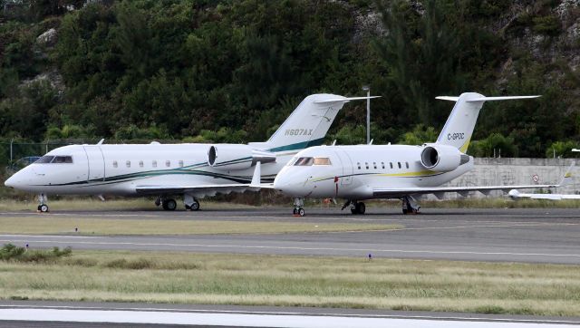 Canadair Challenger (N607AX)