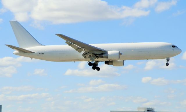 BOEING 767-300 (N1619A)