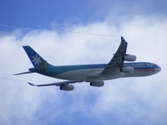 Airbus A340-300 (F0-SEA)