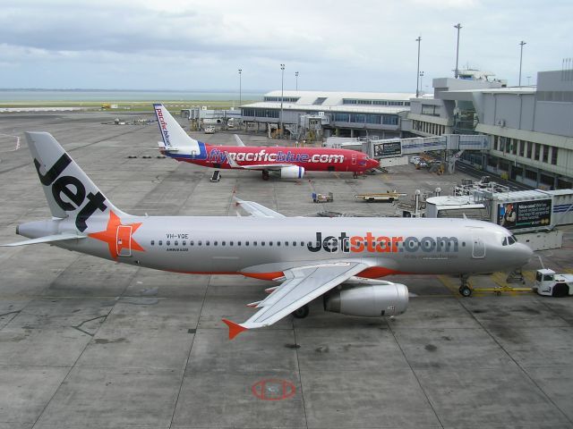 Airbus A320 (VH-VQE)