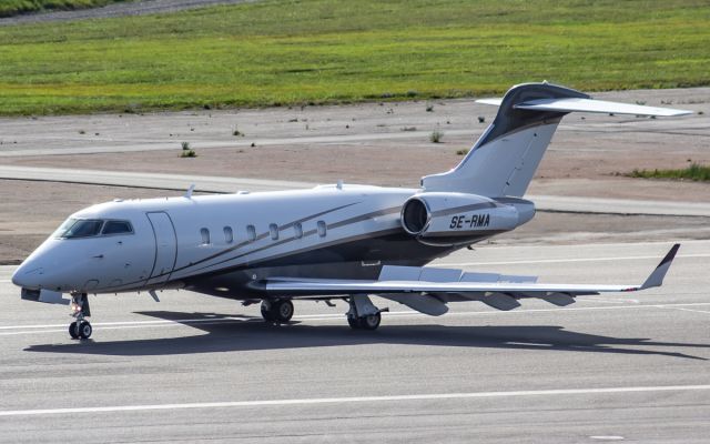 Bombardier Challenger 300 (SE-RMA)