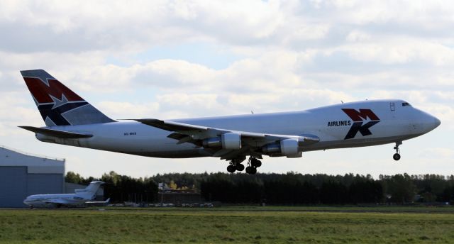 Boeing 747-200 —